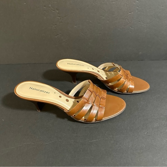 NATURALIZER Slip On Leather Strappy Brown Sandles/Shoes size 8 1/2 - Picture 1 of 8